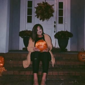 Meet your Posher, Olivia